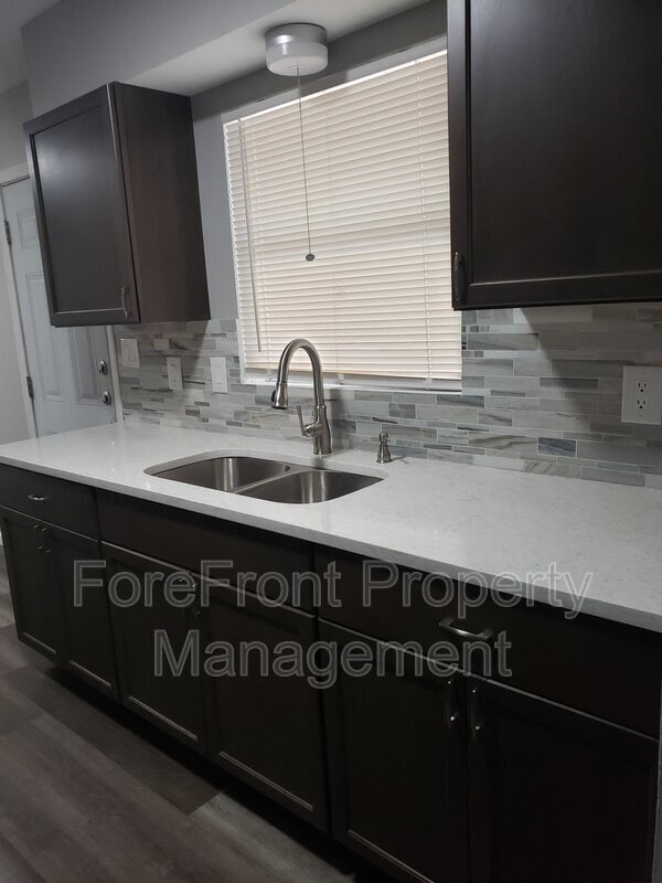 Building Photo - 117 Brettonwood Drive