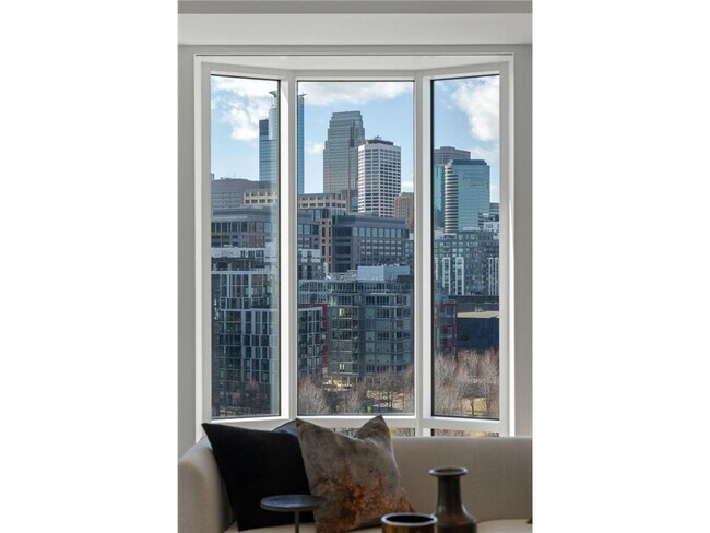 Foto del edificio - 1111 W River Pkwy