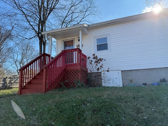 Building Photo - 320 Carter Ave