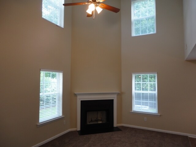 Foto del edificio - 8128 Tara Ridge Rd