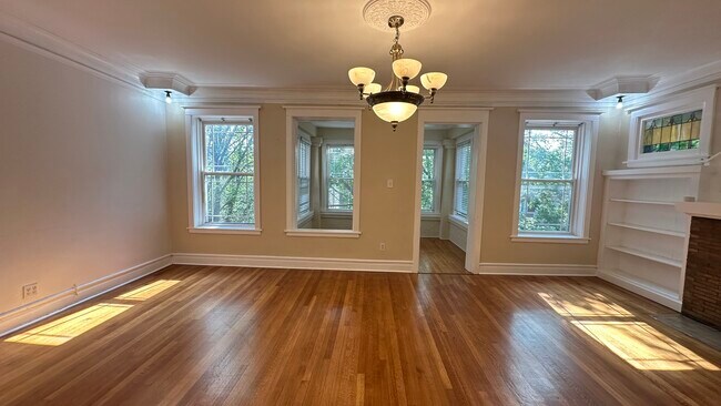 Foto del edificio - 6322 N Lakewood Ave