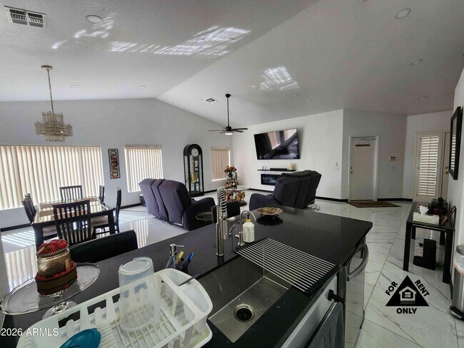 Foto del edificio - 14813 W Verde Ln