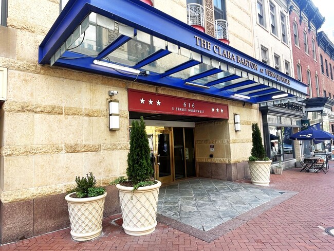 Building Photo - Luxurious living in Penn Quarter