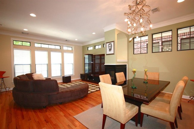 Building Photo - 44 Riva Row