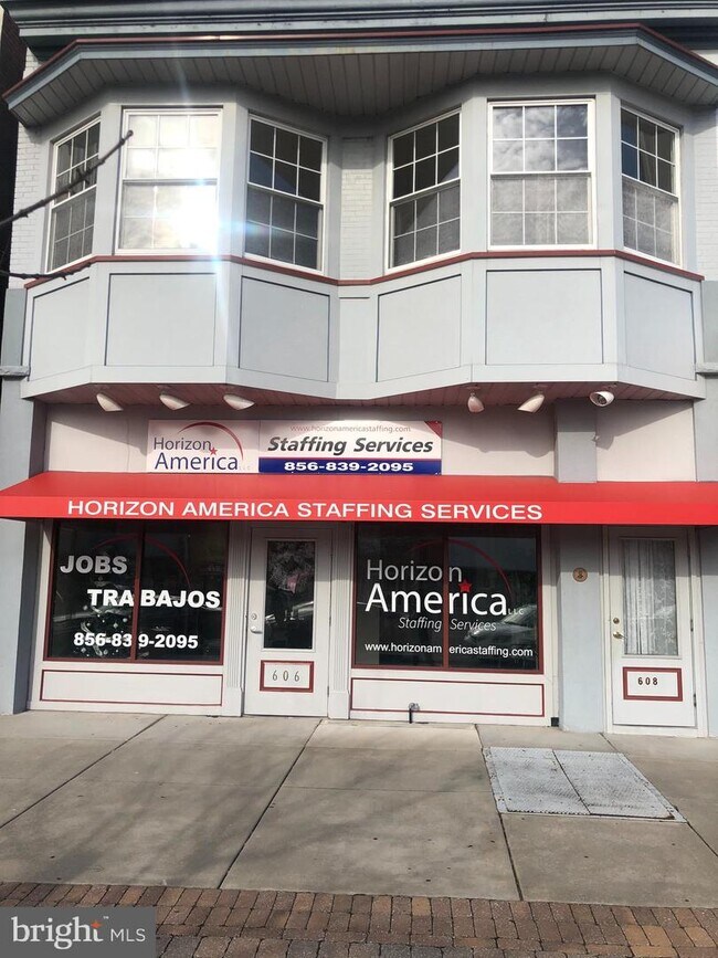 Foto del edificio - 606 E Landis Ave