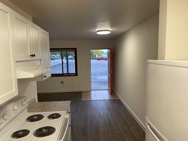 Kitchen looking to Living Room - 518 National St