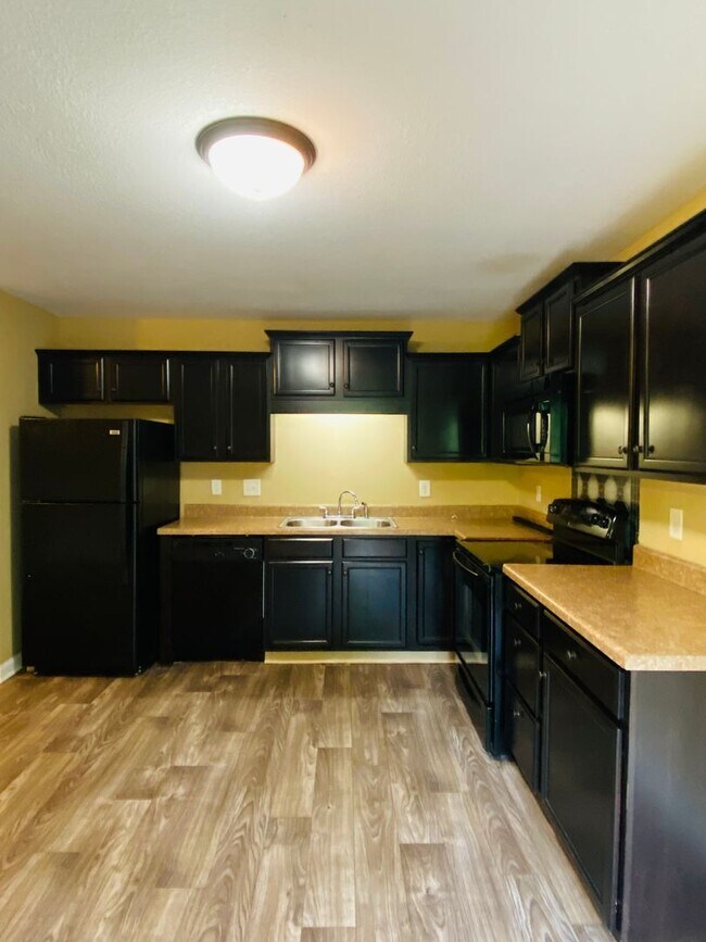 Foto del edificio - Townhome for Rent with Garage!