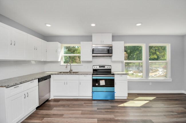 Foto del edificio - 5711 Breland St
