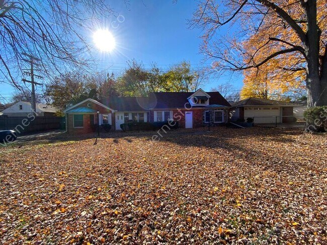 Building Photo - 2127 Anita Ave