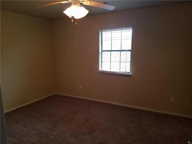 Building Photo - 3697 Green Acres Rd