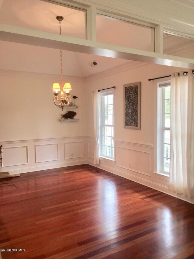 Building Photo - 203 N Sea Lily Ct