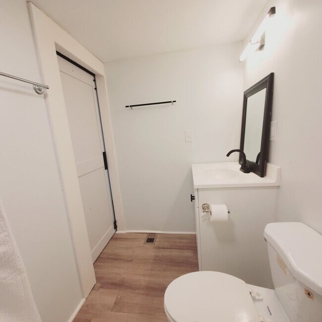 Building Photo - Charming 2Bed 2Bath Home for Rent!