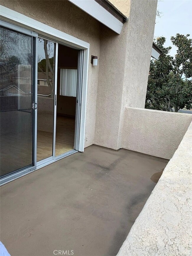Building Photo - 543 Springbrook N