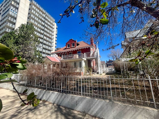 Front Building View - 750 Washington St