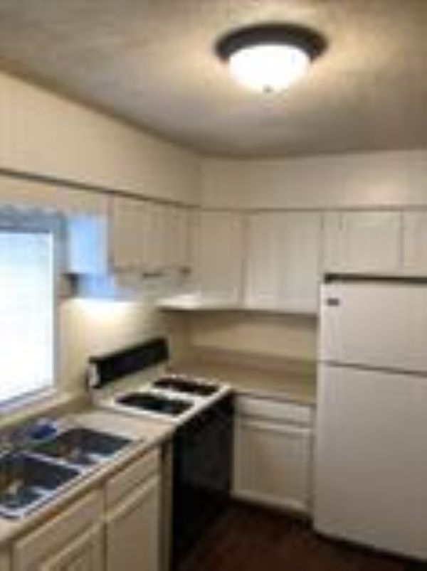 Foto del edificio - 1313 Highland Dr