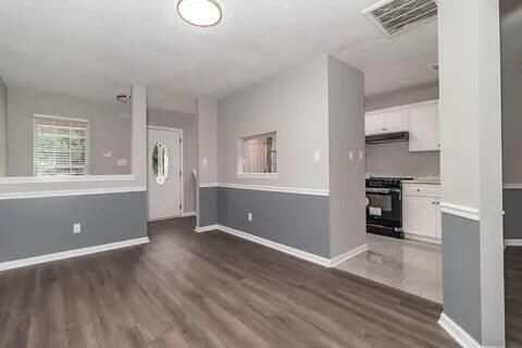 Foto del edificio - 305 Hazelnut Dr