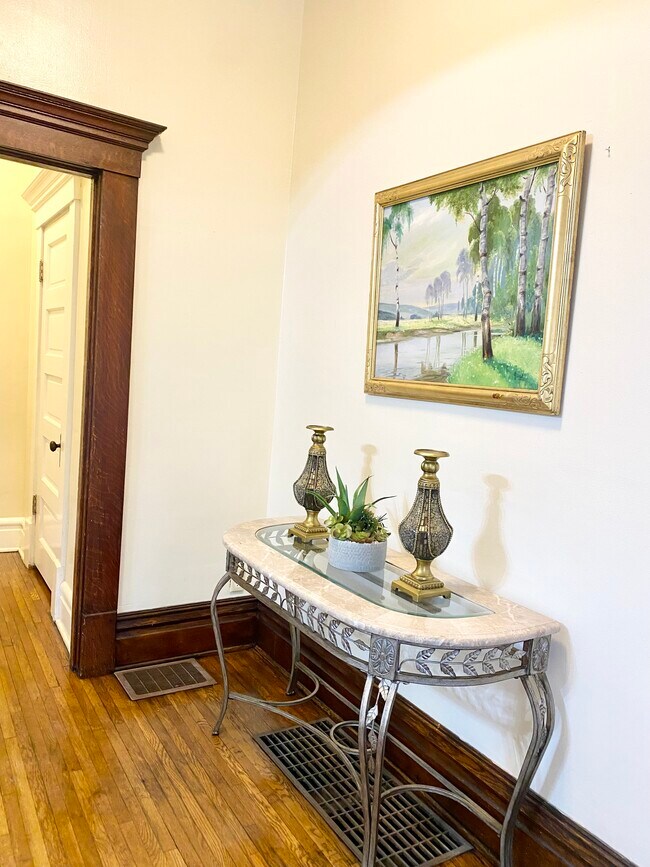 Foto del edificio - 1374 Neil Ave