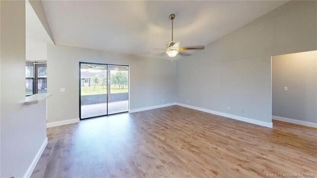 Foto del edificio - 2881 SE Nance St