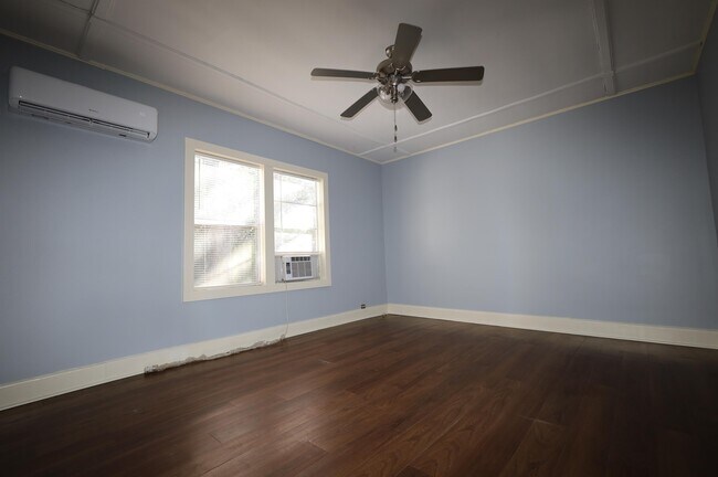 Foto del edificio - 300 E 6th St
