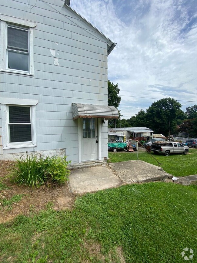 Building Photo - 1239 4th St