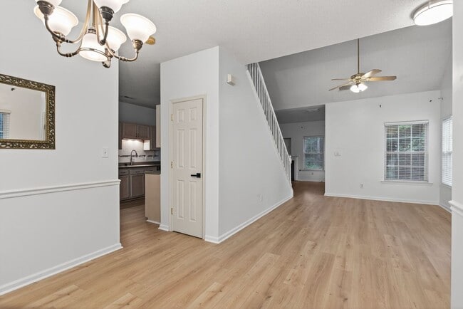 Building Photo - 302 Dorothy Dr