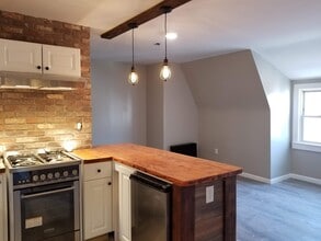 Building Photo - 40 Olive St