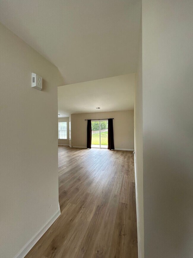 Foto del edificio - Beautiful 3-Bedroom Home in a Highly Desirable Community