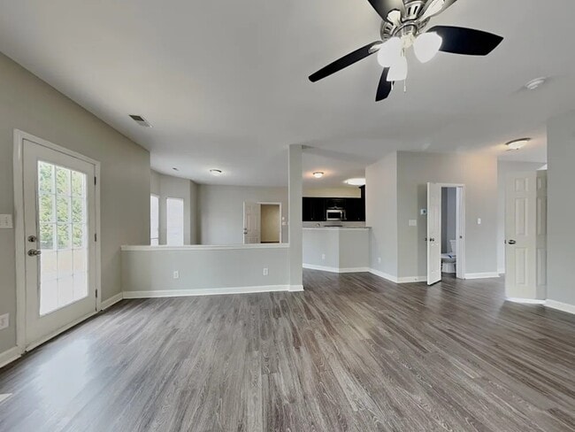 Foto del edificio - 7022 Tanners Creek Dr