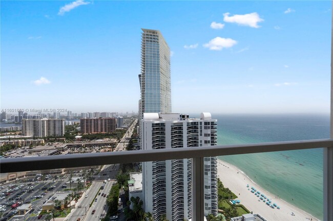 Foto del edificio - 16699 Collins Ave