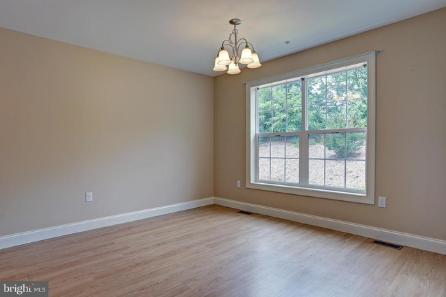 Building Photo - 130 Surrey Ct