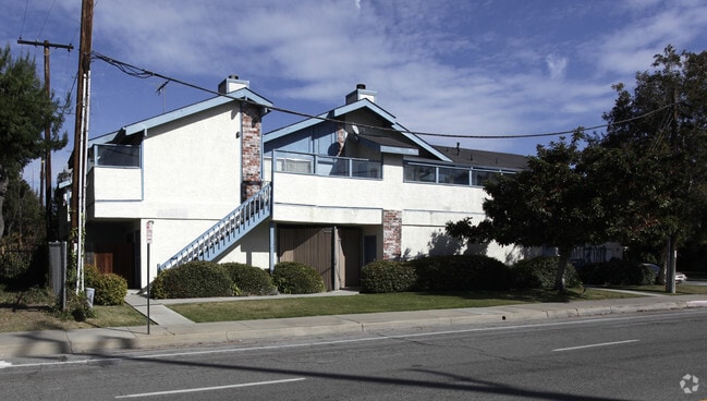 Building Photo - 1637 W Valencia Dr