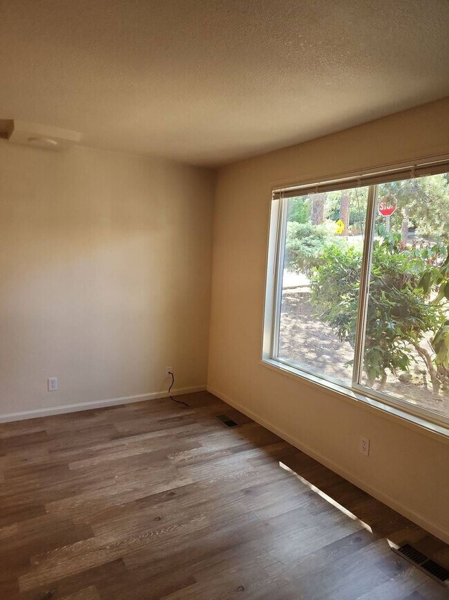 Building Photo - 4695fo