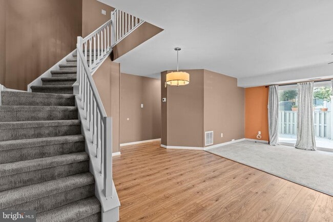 Building Photo - 3 Hillcroft Way