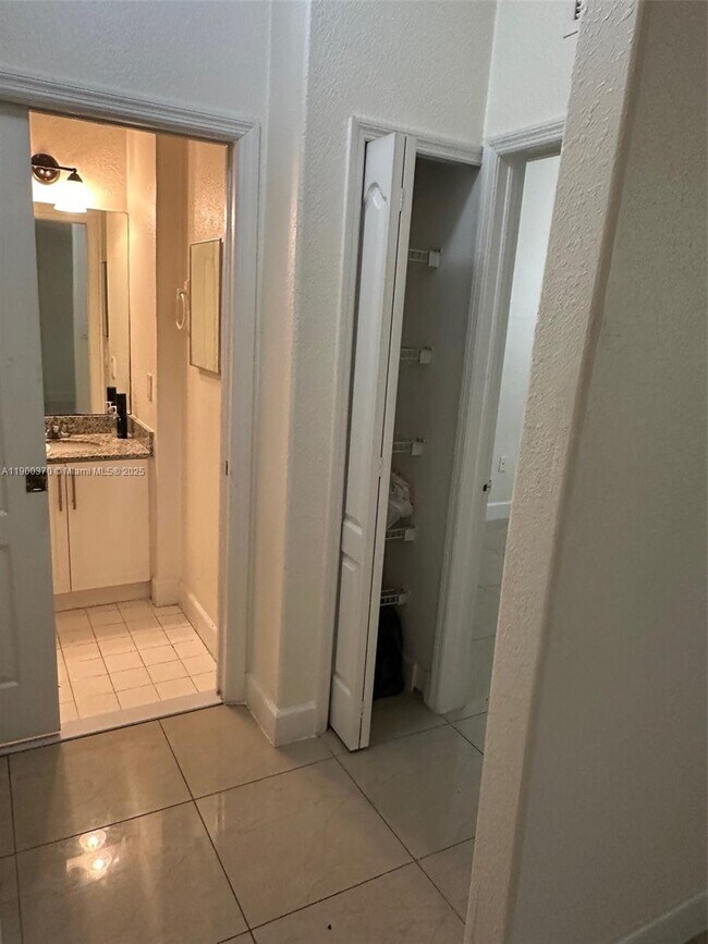 Foto del edificio - 2551 SE 16th Terrace