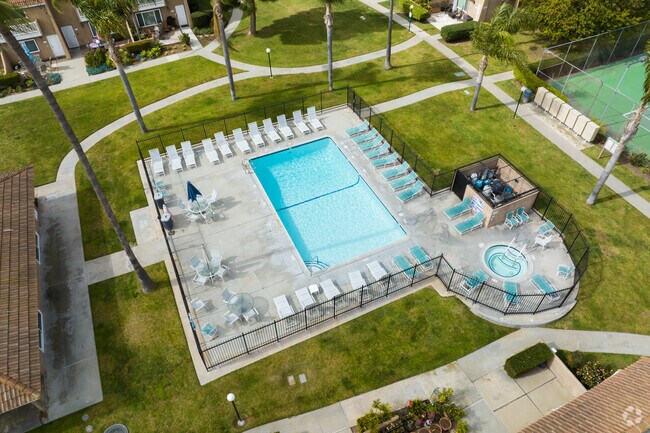 Piscina y spa - Furnished Corporate Housing Townhome