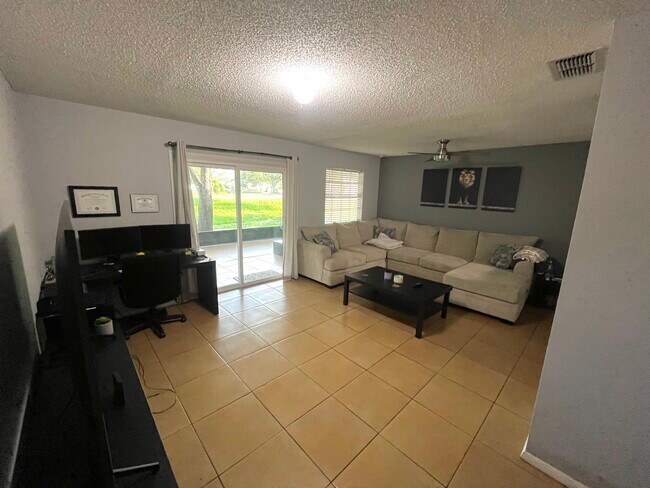 Foto del edificio - 2273 Waterleaf St