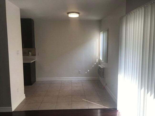 Foto del edificio - 5239 Lindley Ave