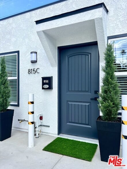 Foto del edificio - 815 W Glenoaks Blvd