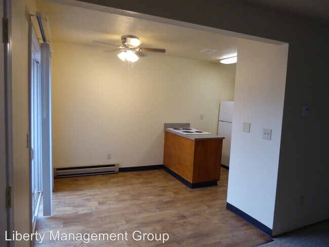 Building Photo - 380 E Clarendon St