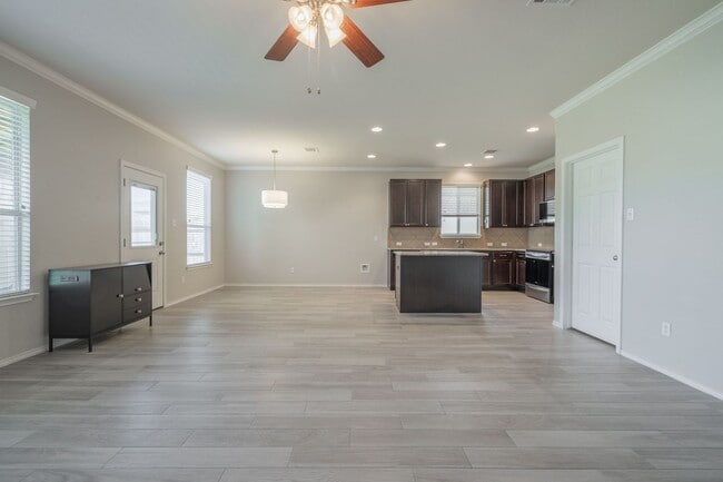 Building Photo - Community Pool, Splash pad and Pavillion! ...