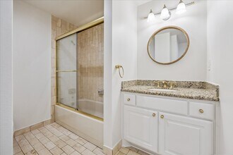 Building Photo - 21 Briar Hollow Ln