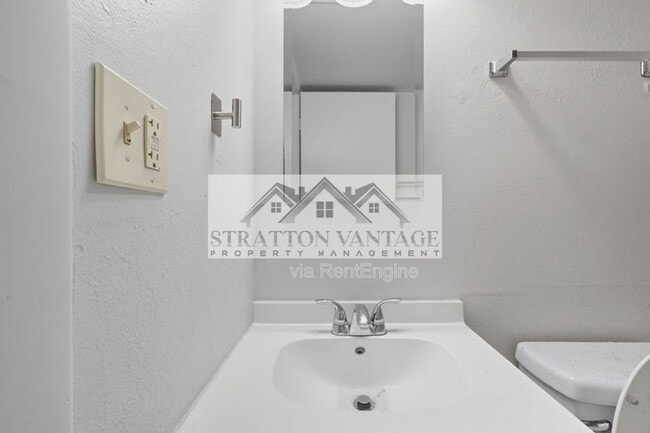 Building Photo - 4114 E Calle Redonda