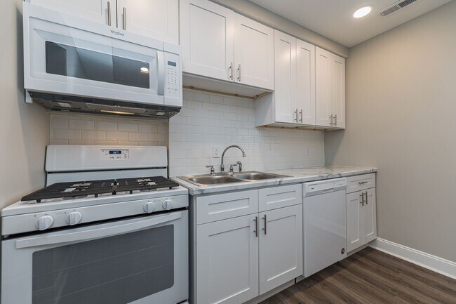 Foto del edificio - 7310 Whittington Dr