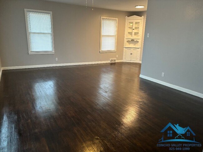 Foto del edificio - 616 E Parkway St