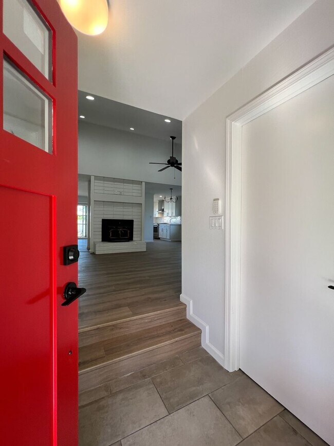 Building Photo - Beautifully Renovated Browns Valley Home