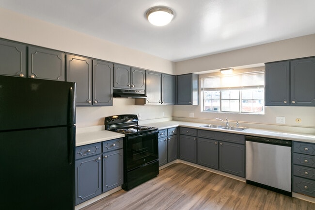 Building Photo - Park Crest Apartments