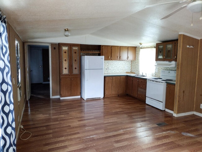 Building Photo - 100 Private Road 3376 F