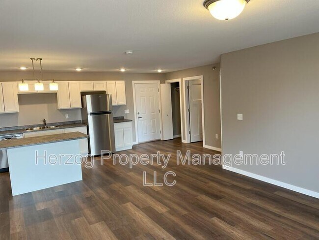 Foto del edificio - 601 17th Avenue Southwest