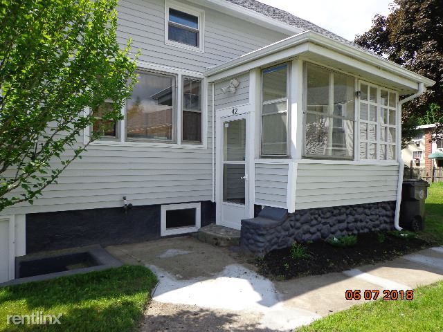 Building Photo - 3 br, 1 bath House - 42 Providence St