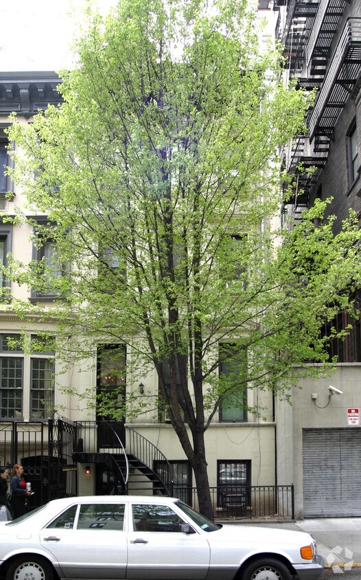 Building Photo - 110 E 61st St